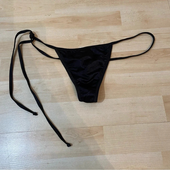 Vintage women’s  black thong string bikini swimsuit bathing suit bottoms - Picture 1 of 6